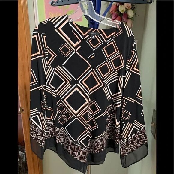 NWOT Alfani V-Neck Top With Tri-Angle Sleeves #161 - Picture 1 of 3